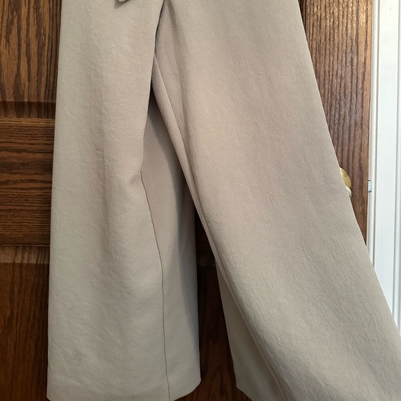 Babaton flutter jumpsuit - Picture 9 of 12